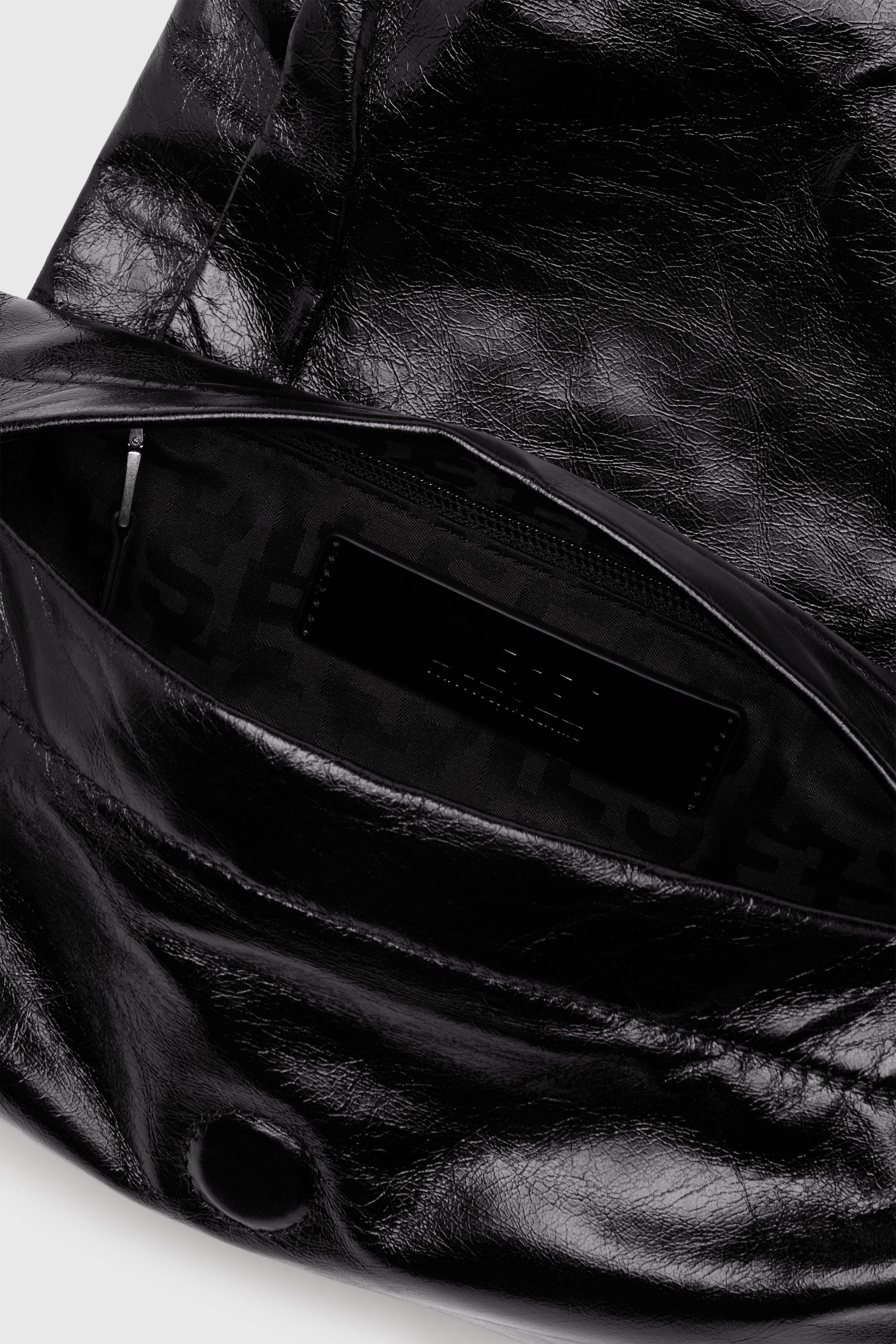 Diesel - SCRUNCH-D SHOULDER S, Woman's Scrunch-D-Small shoulder bag in shiny scrunched leather in Black - 5