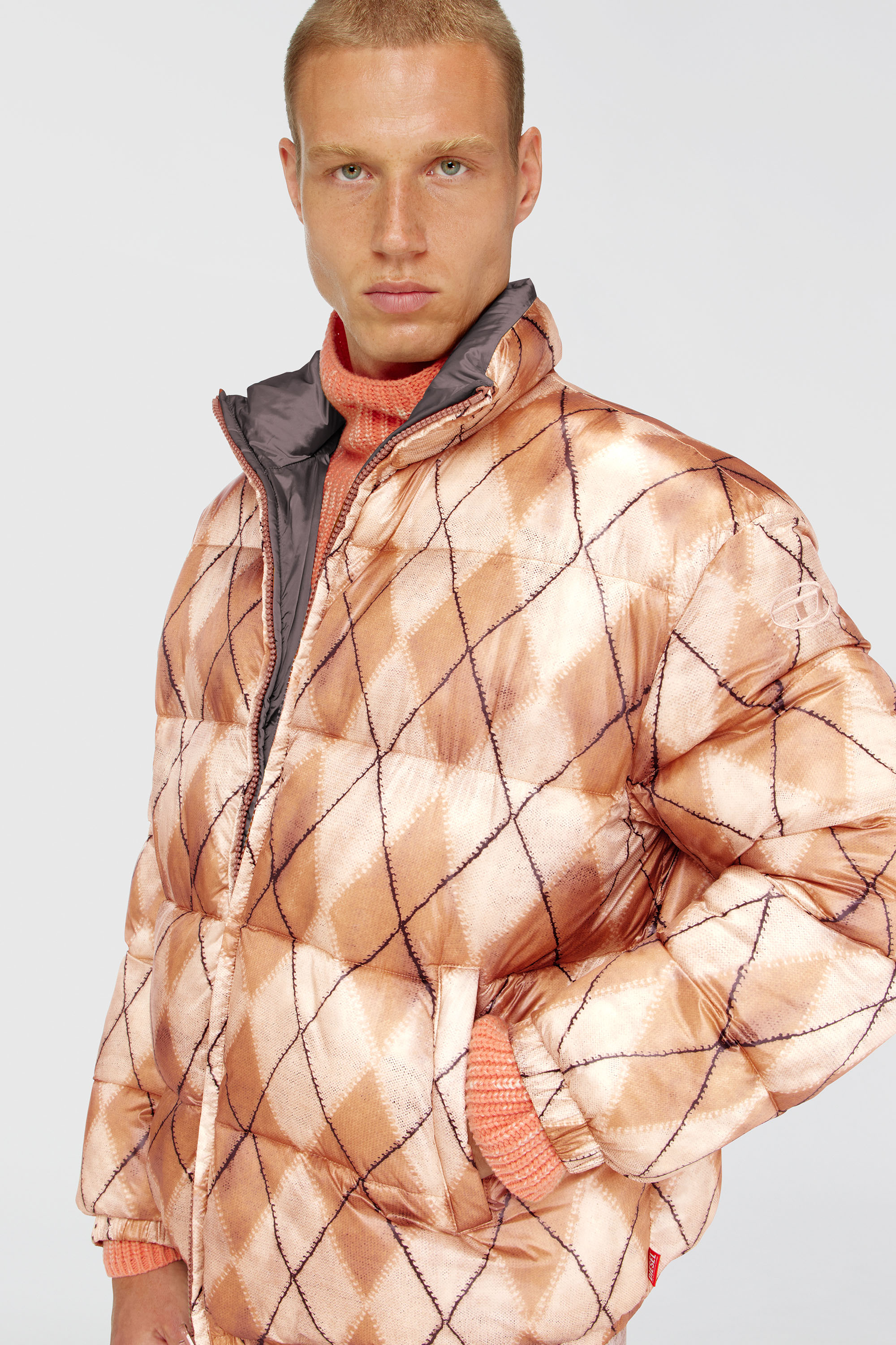 Diesel - W-BOURB-DLCK, Man's Reversible puffer jacket with argyle print in Beige/Grey - 5
